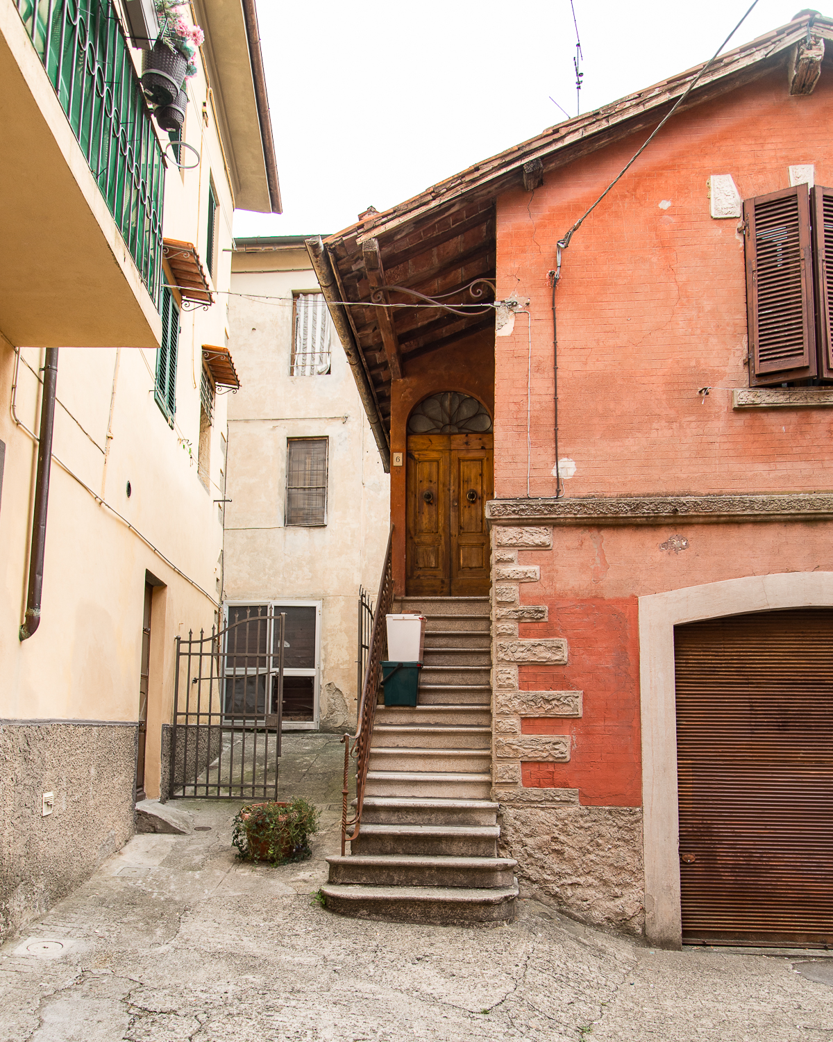 italy-tuscany-barga-town-cityscape-26