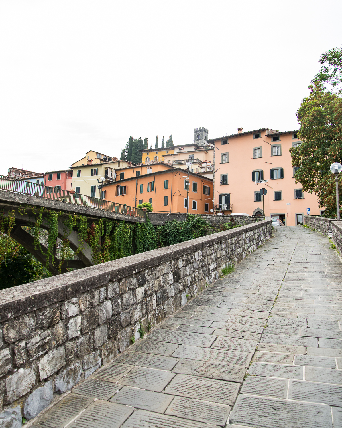 italy-tuscany-barga-town-cityscape-25