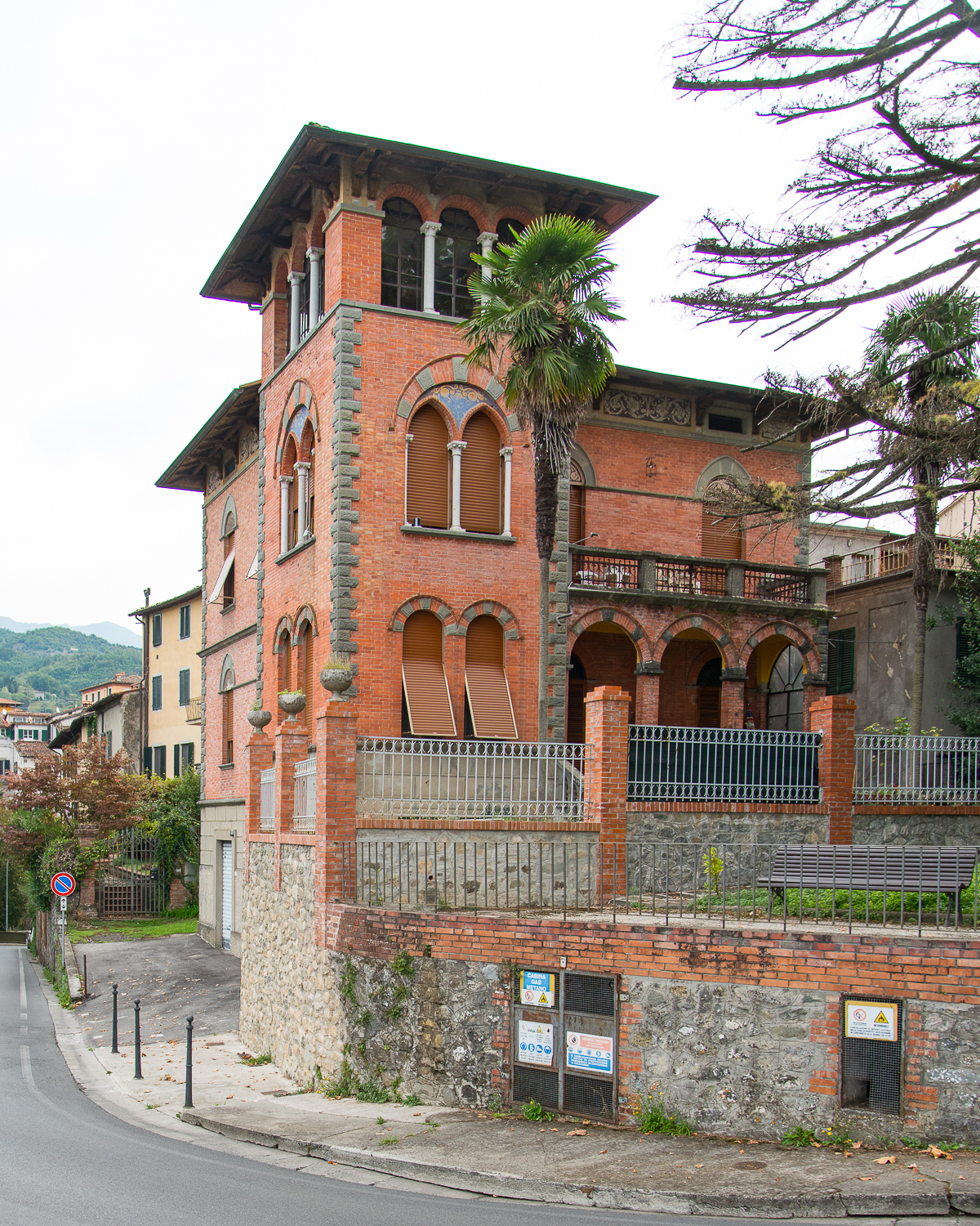 italy-tuscany-barga-town-cityscape-19