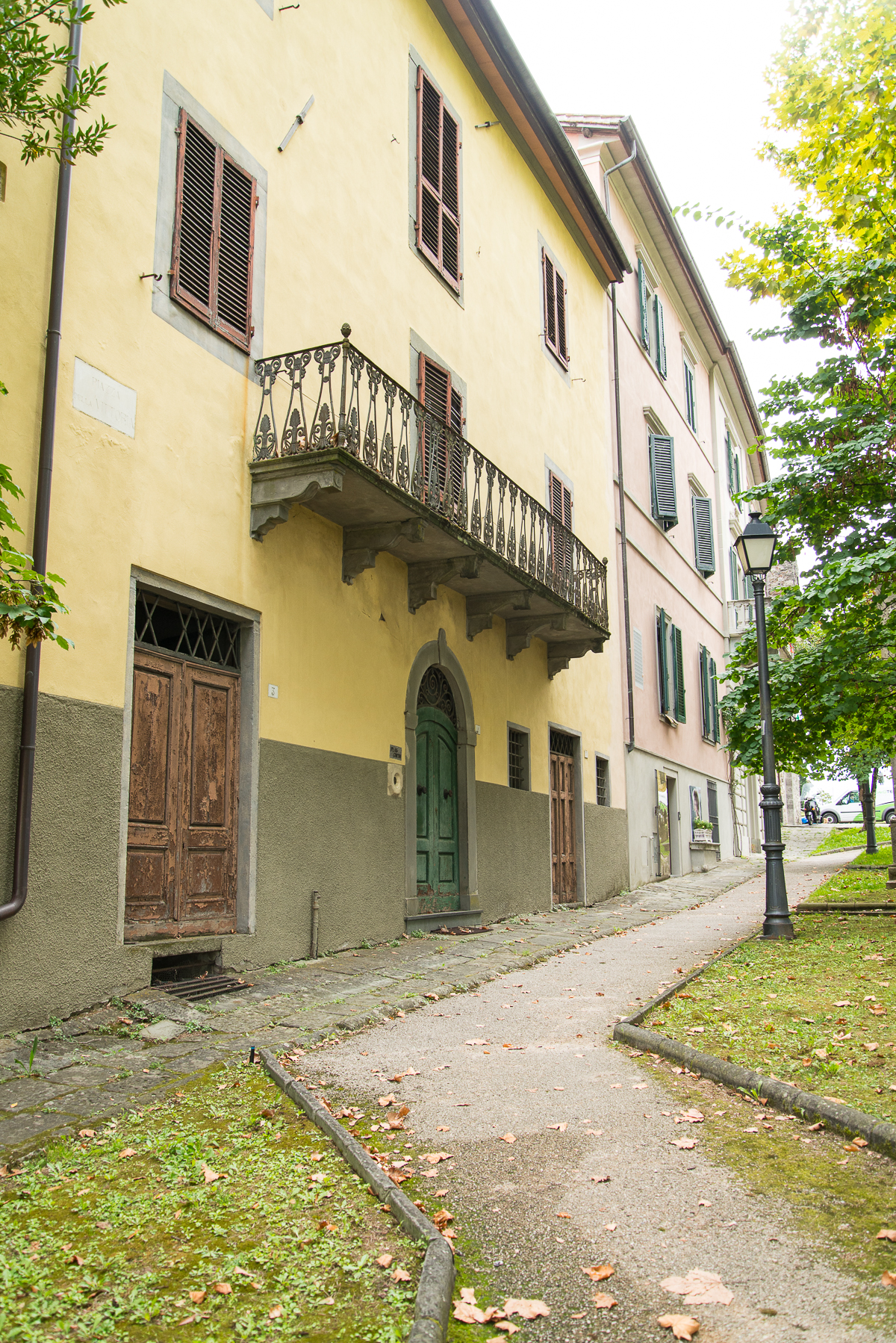 italy-tuscany-barga-town-cityscape-17