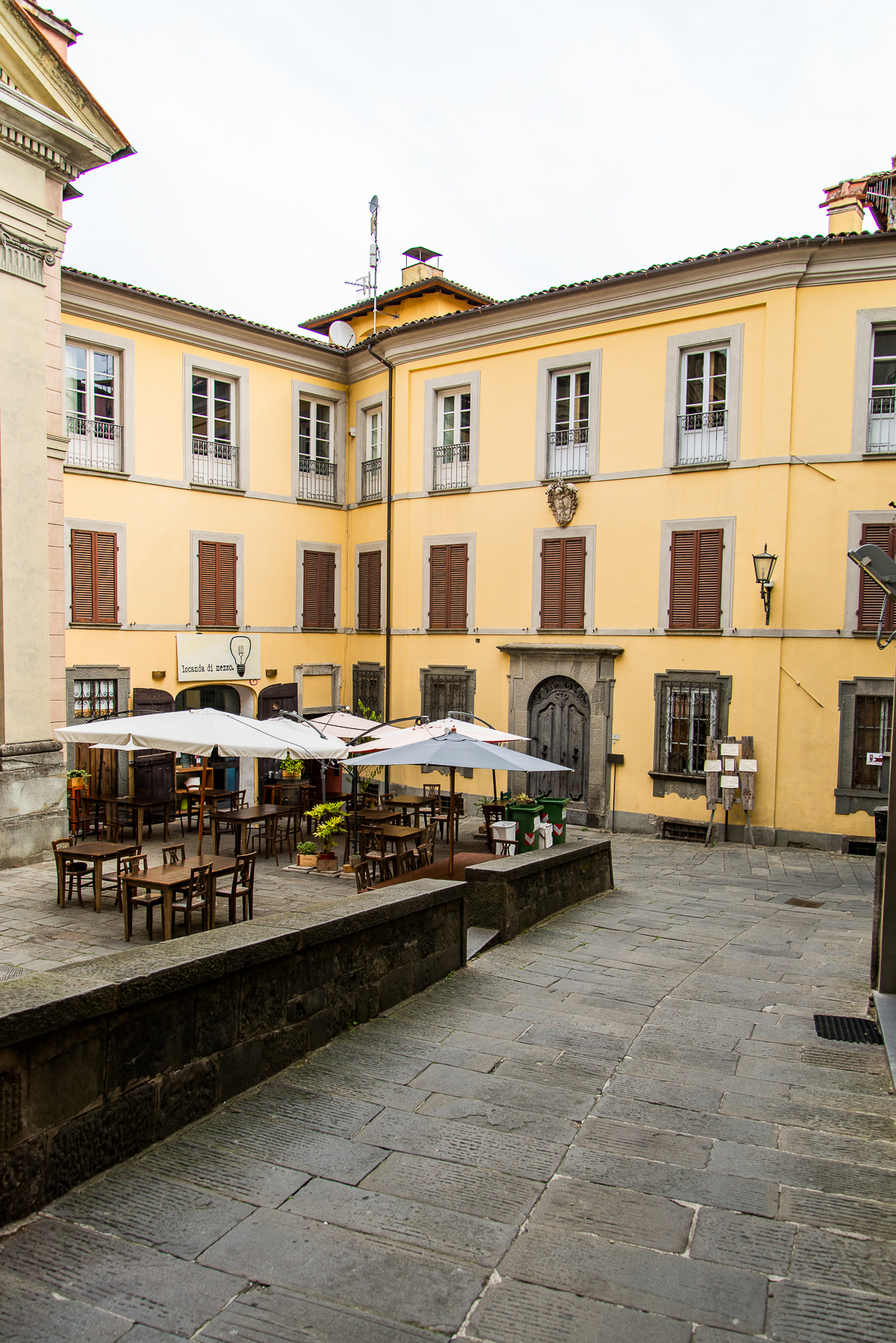 italy-tuscany-barga-town-cityscape-12