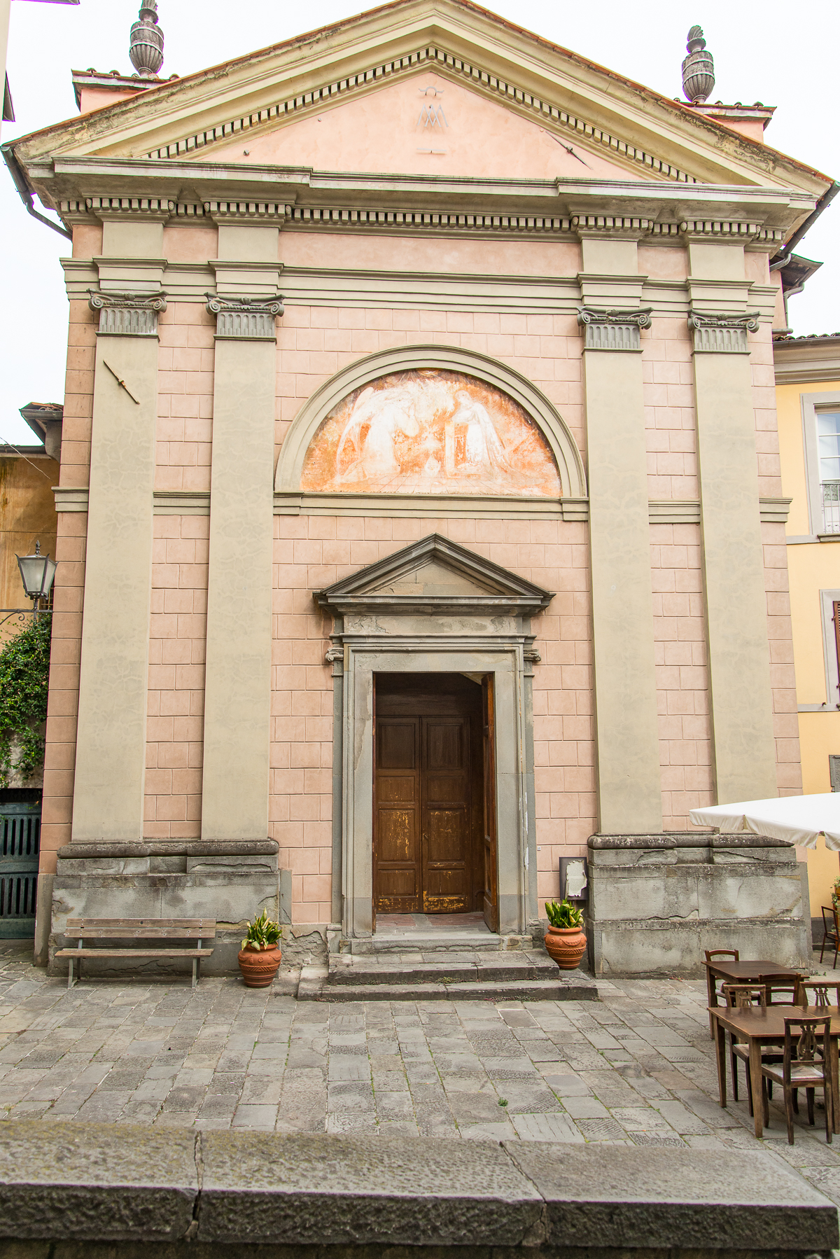 italy-tuscany-barga-town-cityscape-11