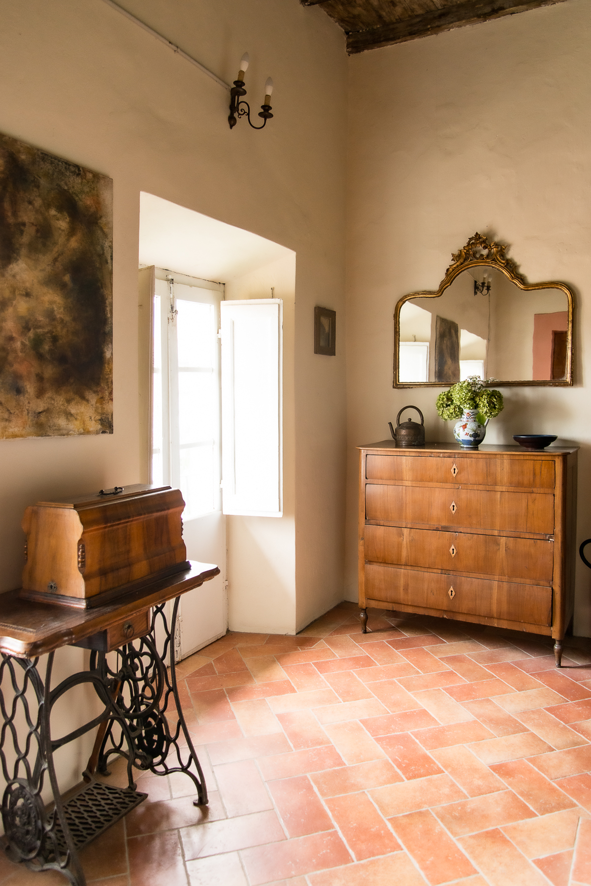 italy-tuscany-barga-interiors-antiques-3