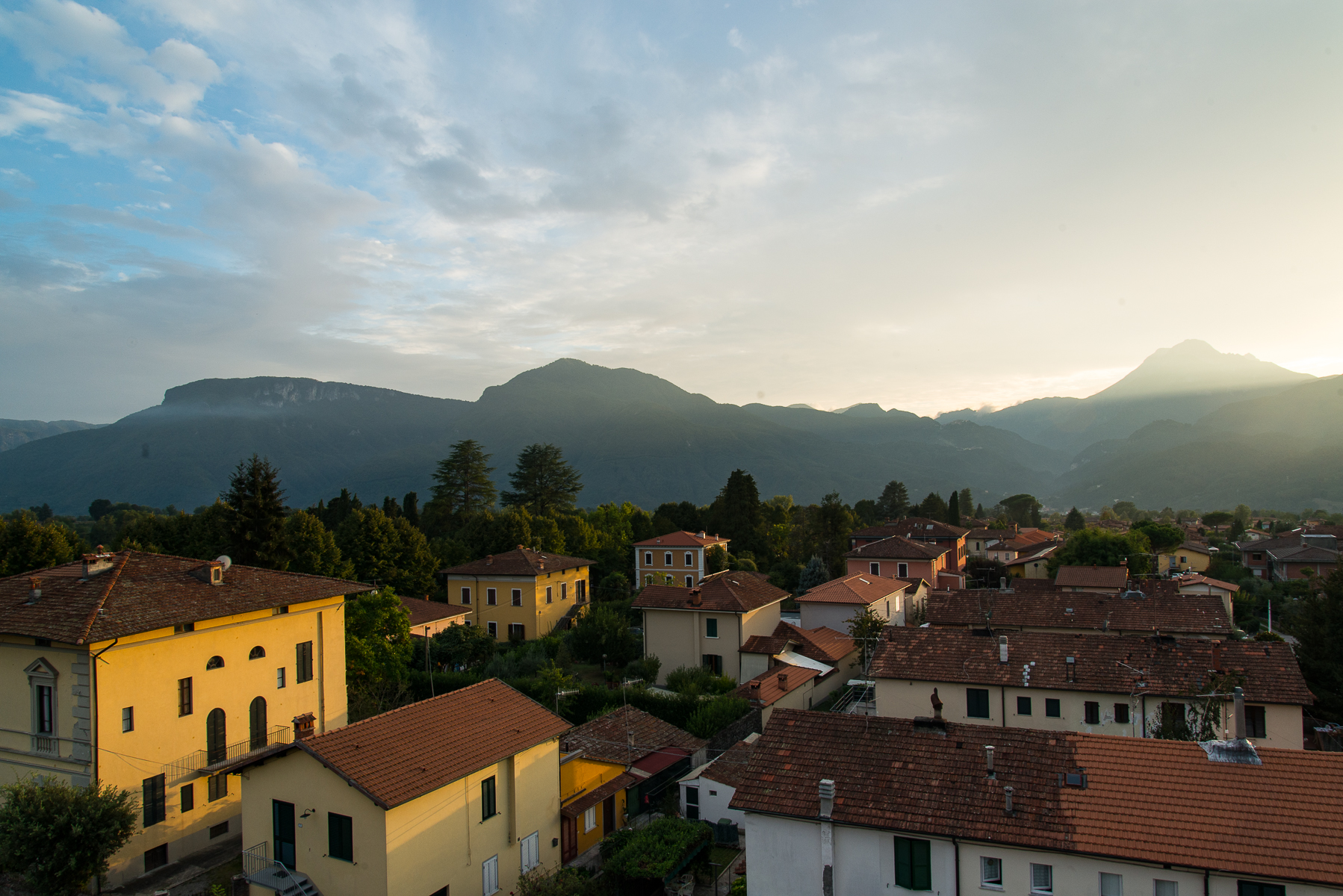 italy-tuscany-barga-mountains