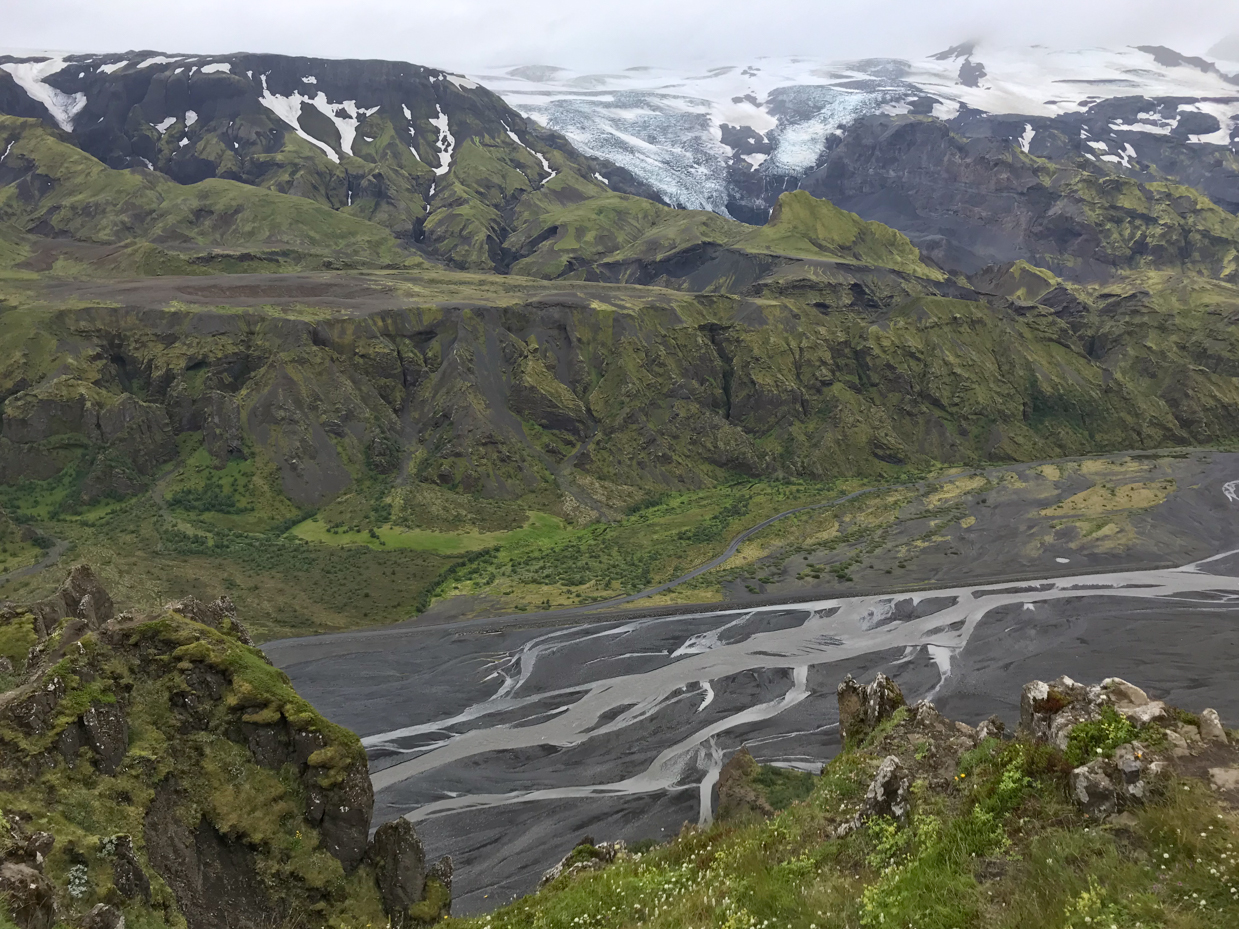 majestic-icelandic-glacial-landscape-stunning-rivers-and-mountain-valleys-in-thorsmork