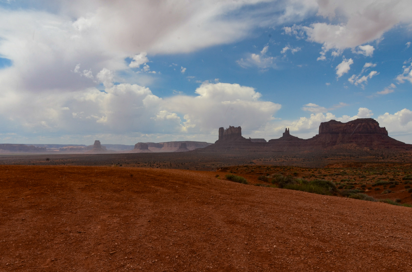 majestic-monument-valley-buttes-rising-above-arid-plains-under-billowing-clouds