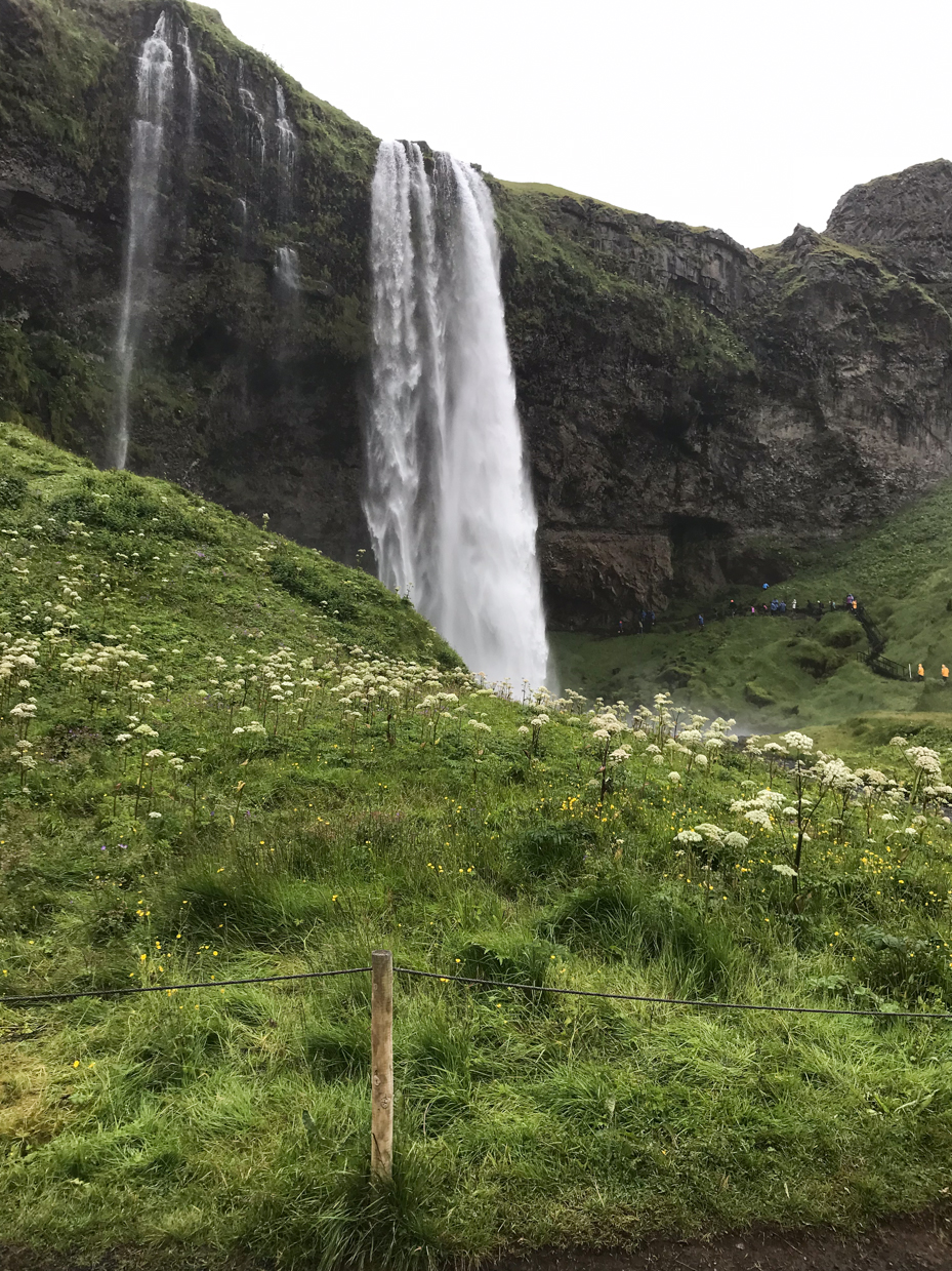 majestic-waterfall-flowing-over-lush-green-cliffs-breathtaking-nature-photography