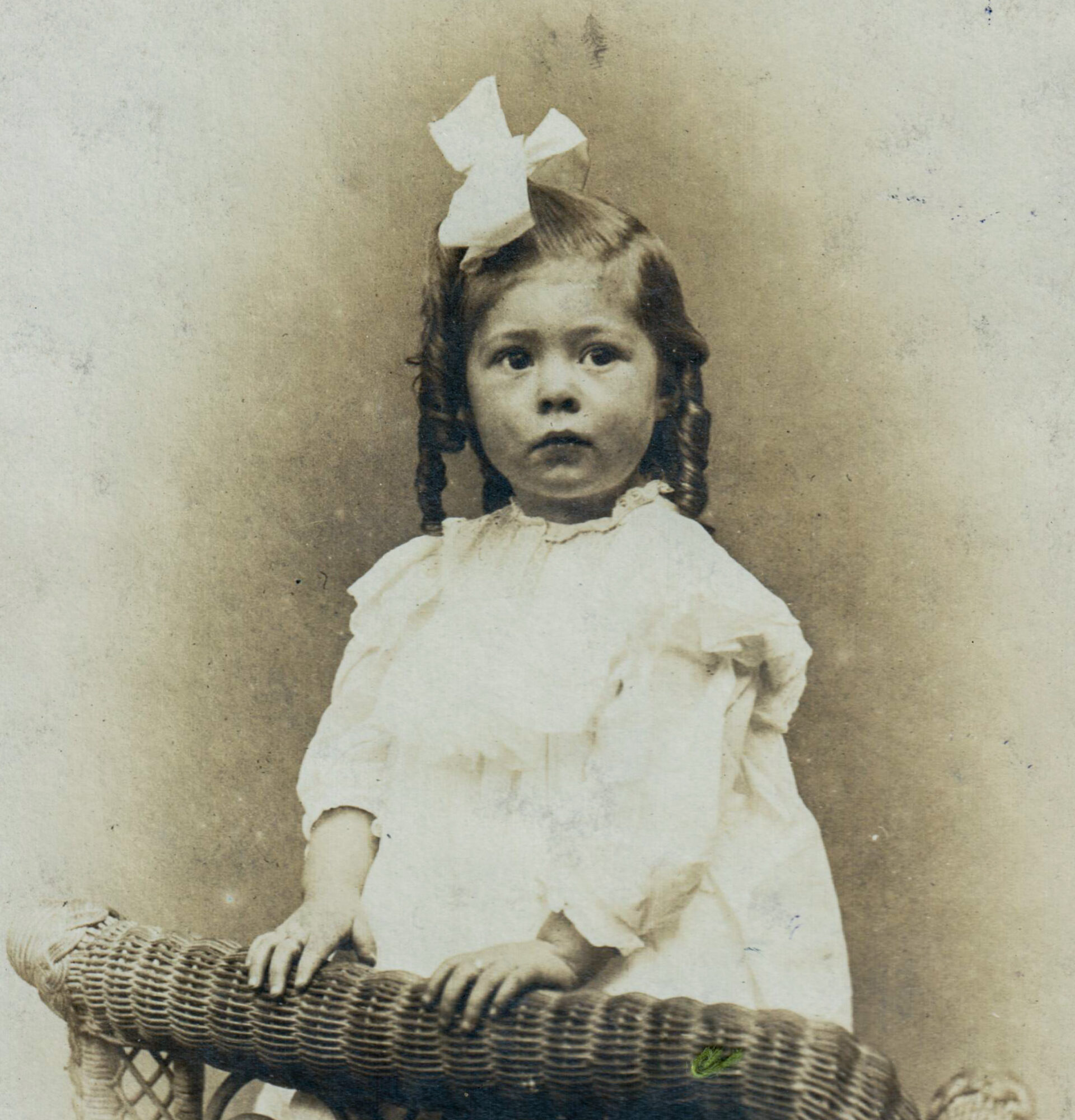 portrait-of-girl-with-hairbow