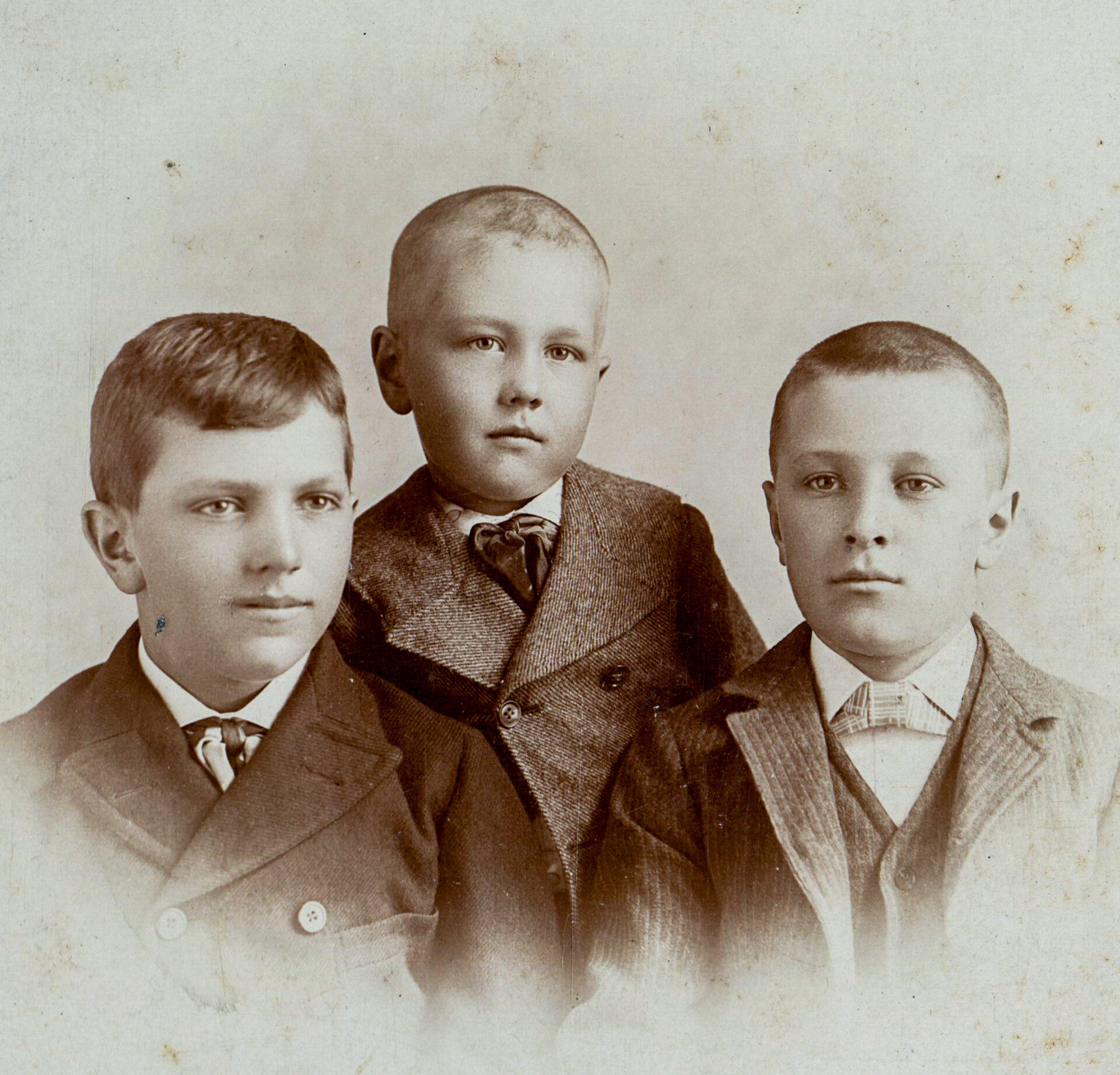 portrait-of-three-boys