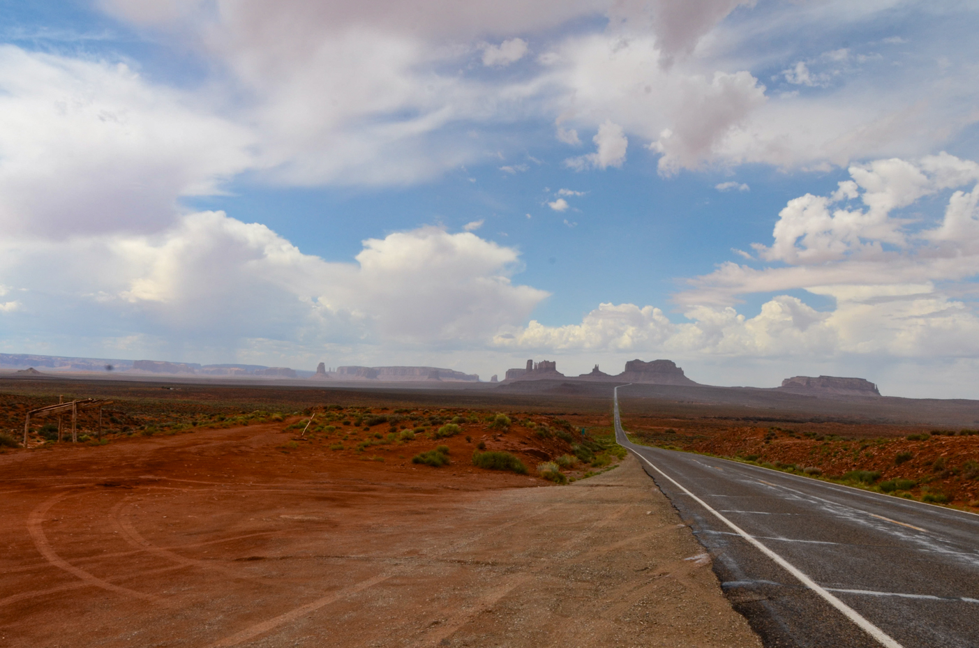 famous-monument-valley-road-stretching-into-scenic-desert-horizons