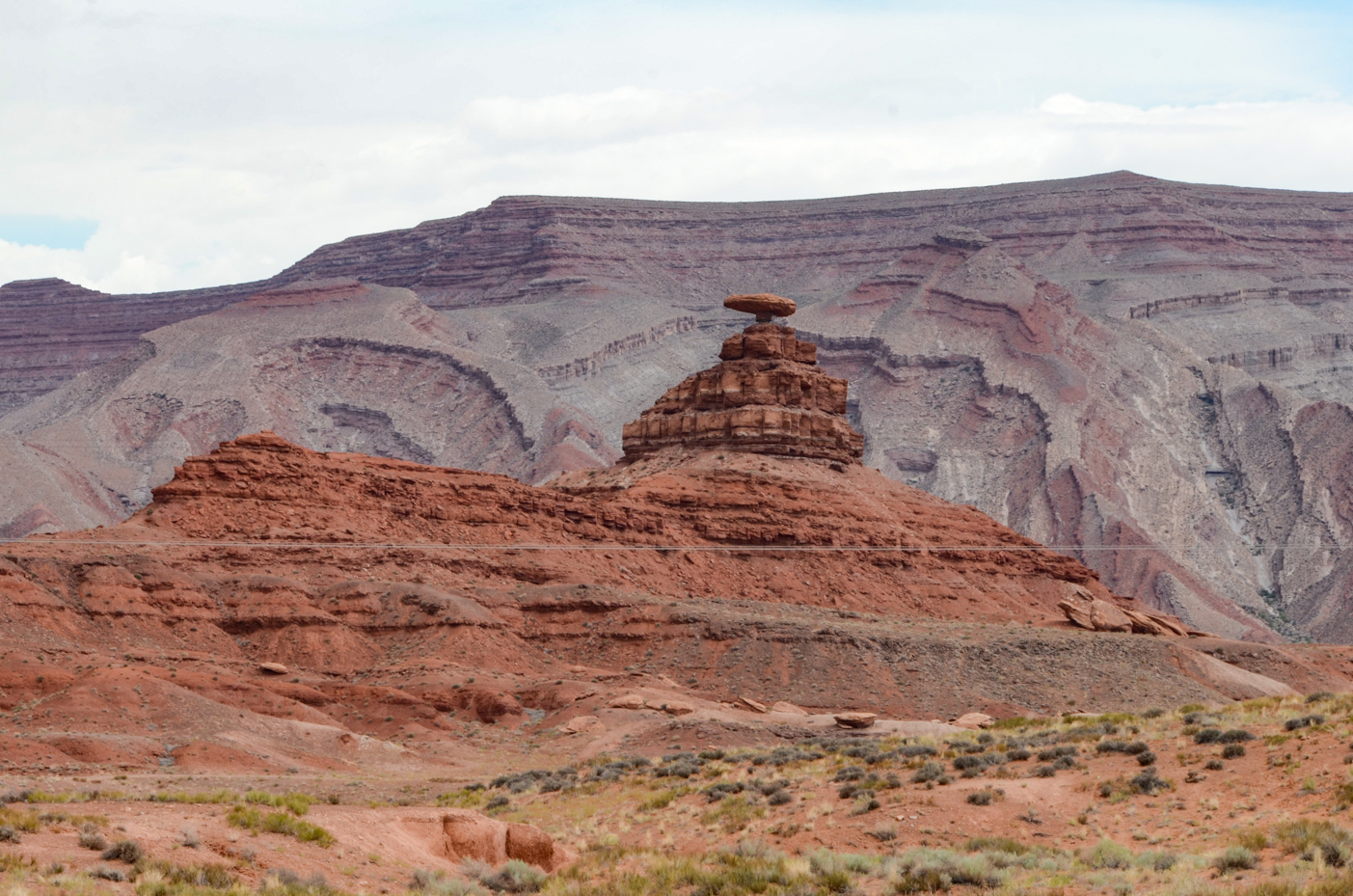 iconic-mexican-hat-rock-formation-in-utahs-red-desert-landscape