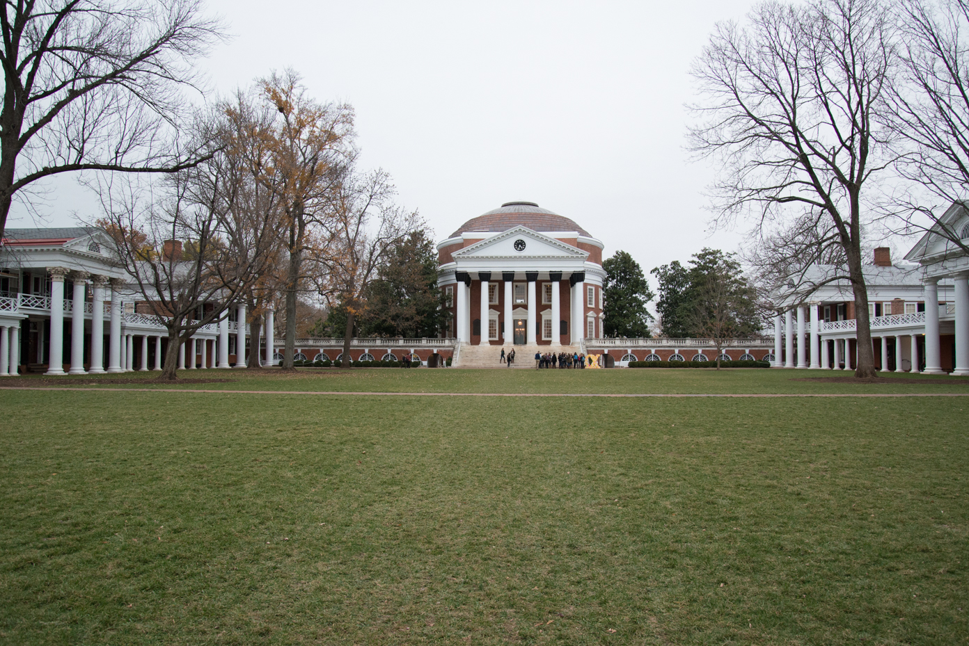 jeffersonian-rotunda-at-uva-neoclassical-domed-library-with-colonnaded-lawn-and-pavilions