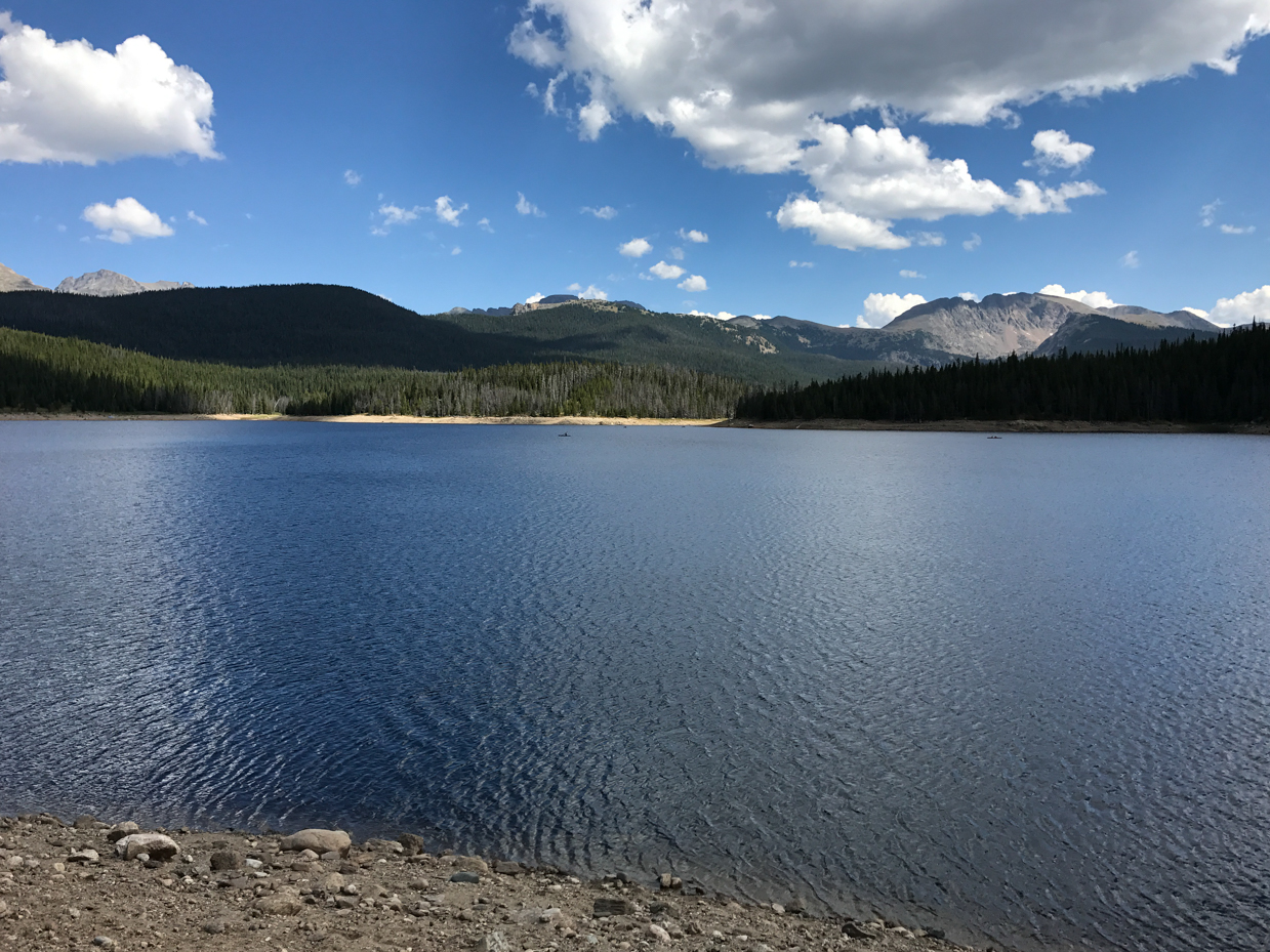 serene-alpine-lake-with-mountain-backdrop-and-clear-blue-sky