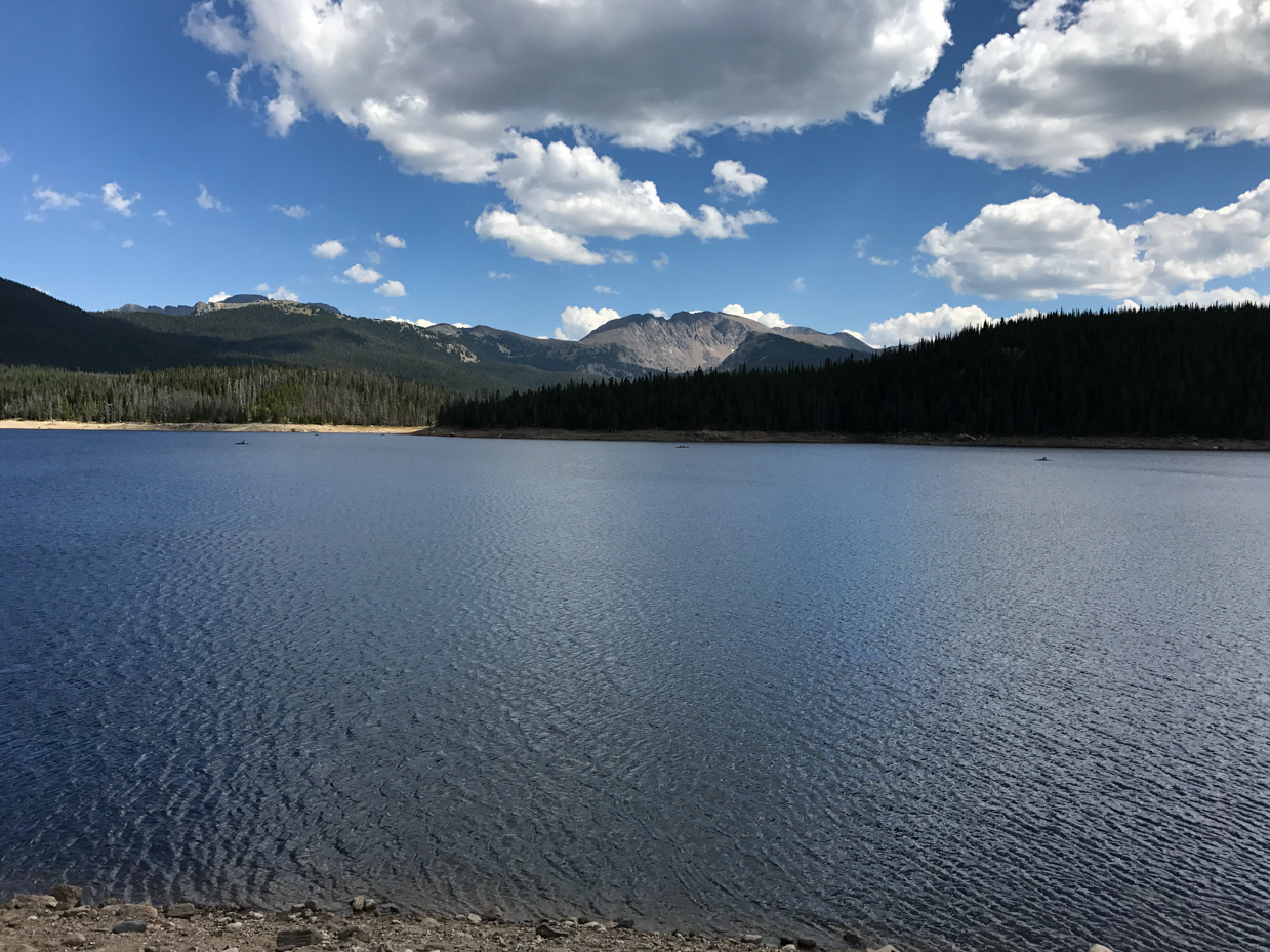 tranquil-mountain-lake-with-lush-forest-and-majestic-peaks