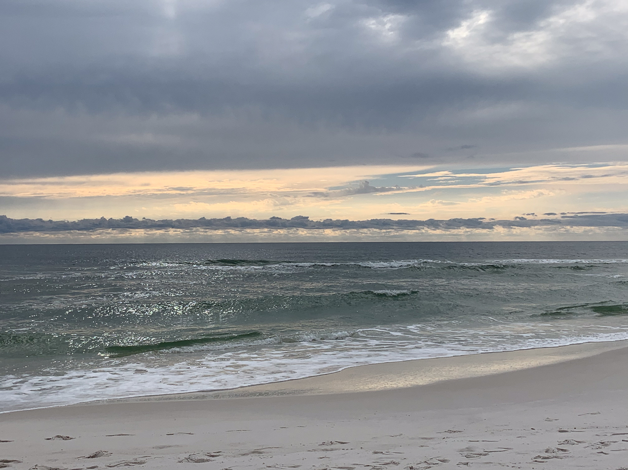 peaceful-beach-scene-with-gentle-waves-and-dramatic-cloudy-sky-coastal-tranquility