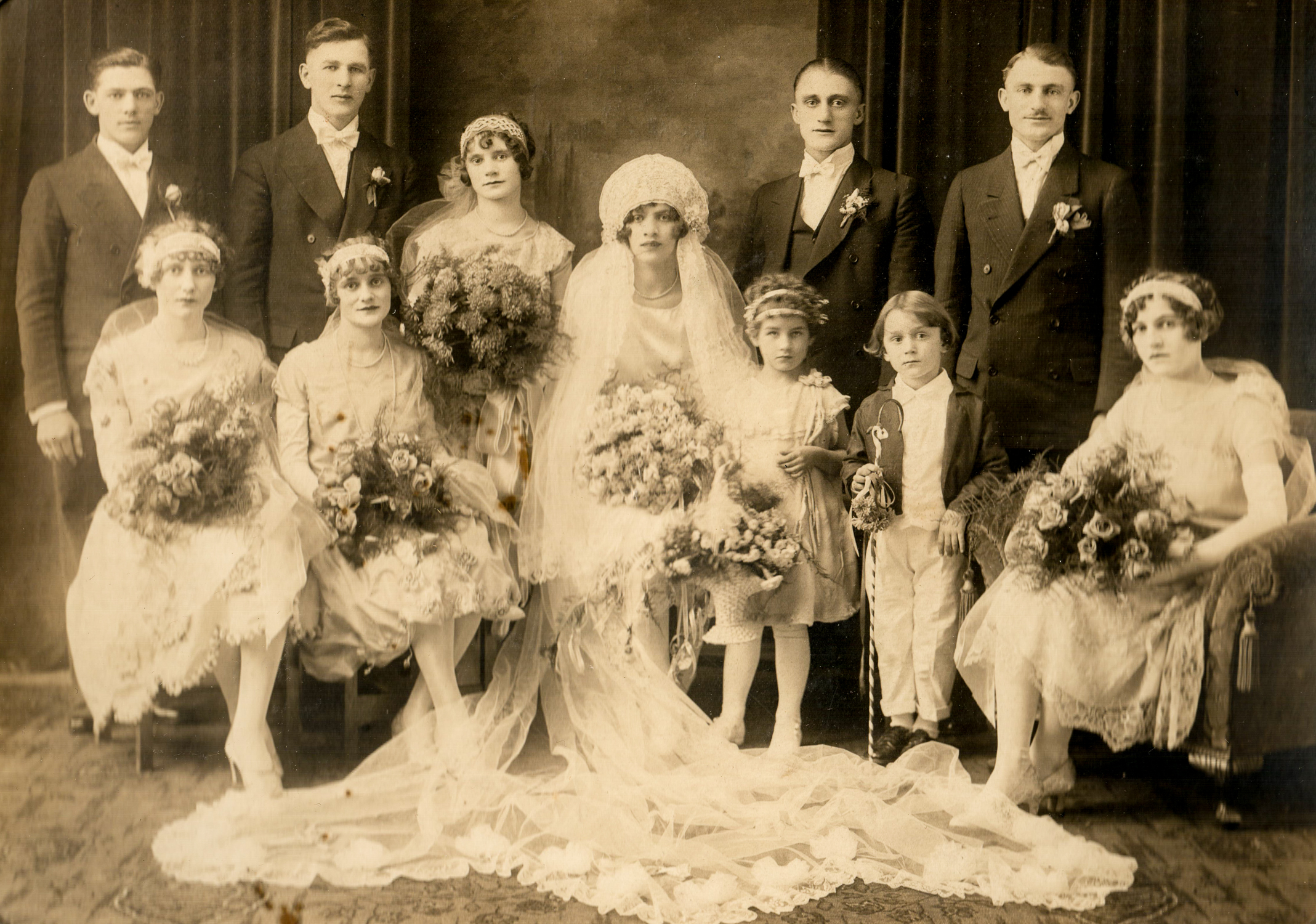1920s Wedding Party Portrait – Vintage Bridal Group with Flapper-Style Dresses artist reference photo