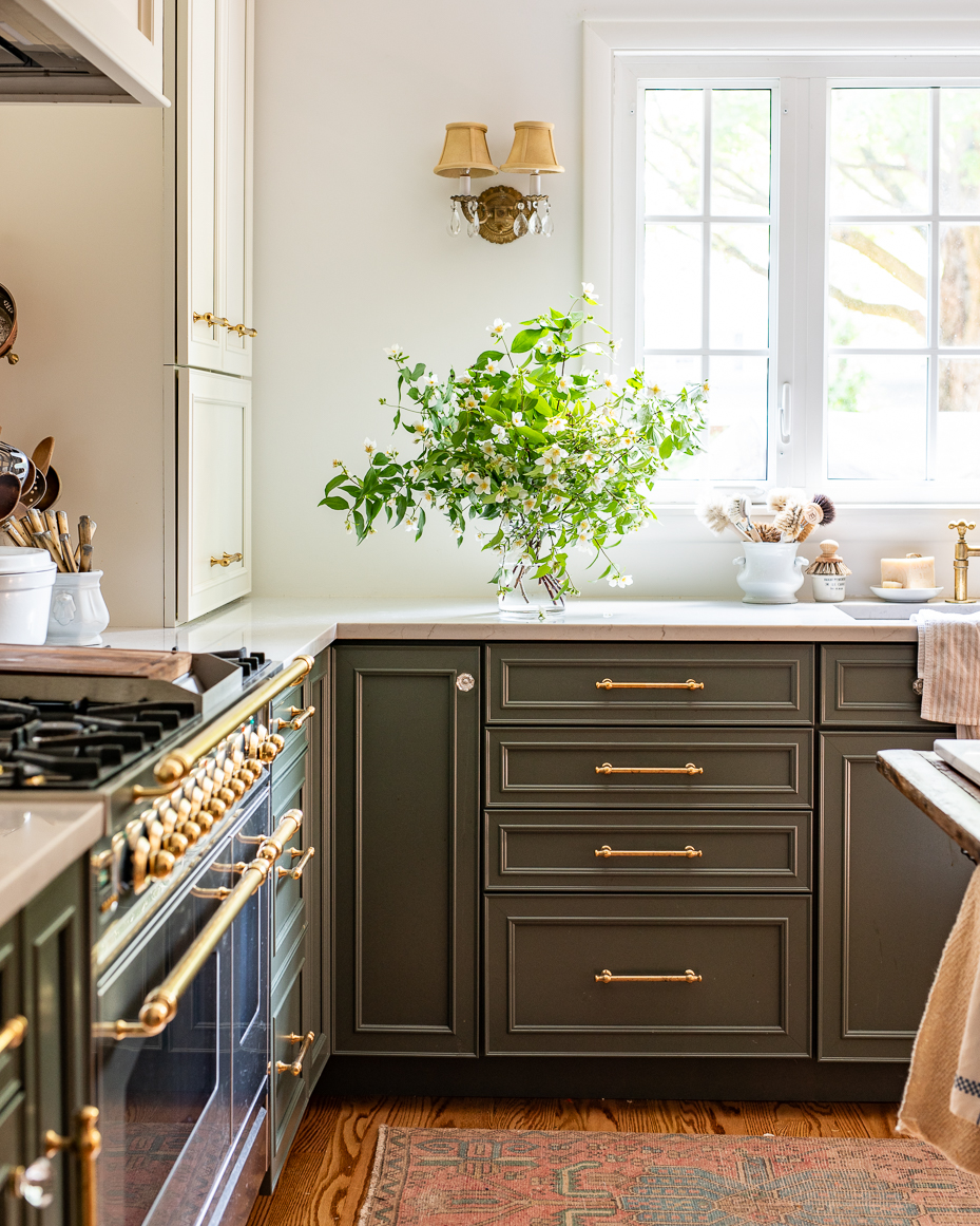 bright-cottage-kitchen-with-vintage-stove-and-vase-of-jasmine-flowers-artist-reference-photo