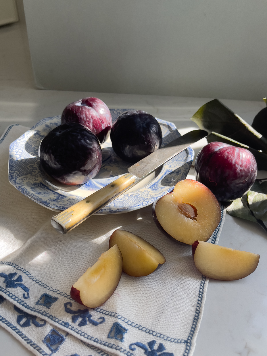 heirloom-plums-vintage-plate-rustic-kitchen-antique-silver-moody-light-farmhouse-still-life-elegant-fruit-timeless-charm