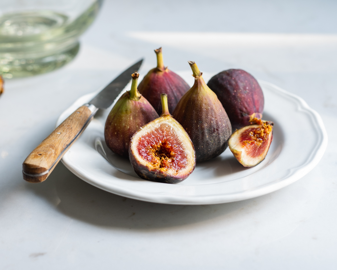 ripe-figs-with-paring-knife-on-white-plate-artist-reference-photo